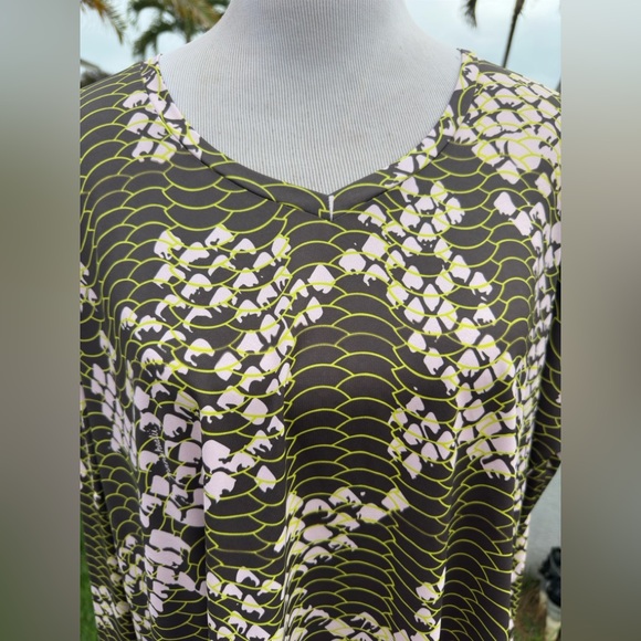 PreOwned Manuhealii Blouse Long Sleeves Green Hawaiian Print Women's Small - Picture 3 of 5